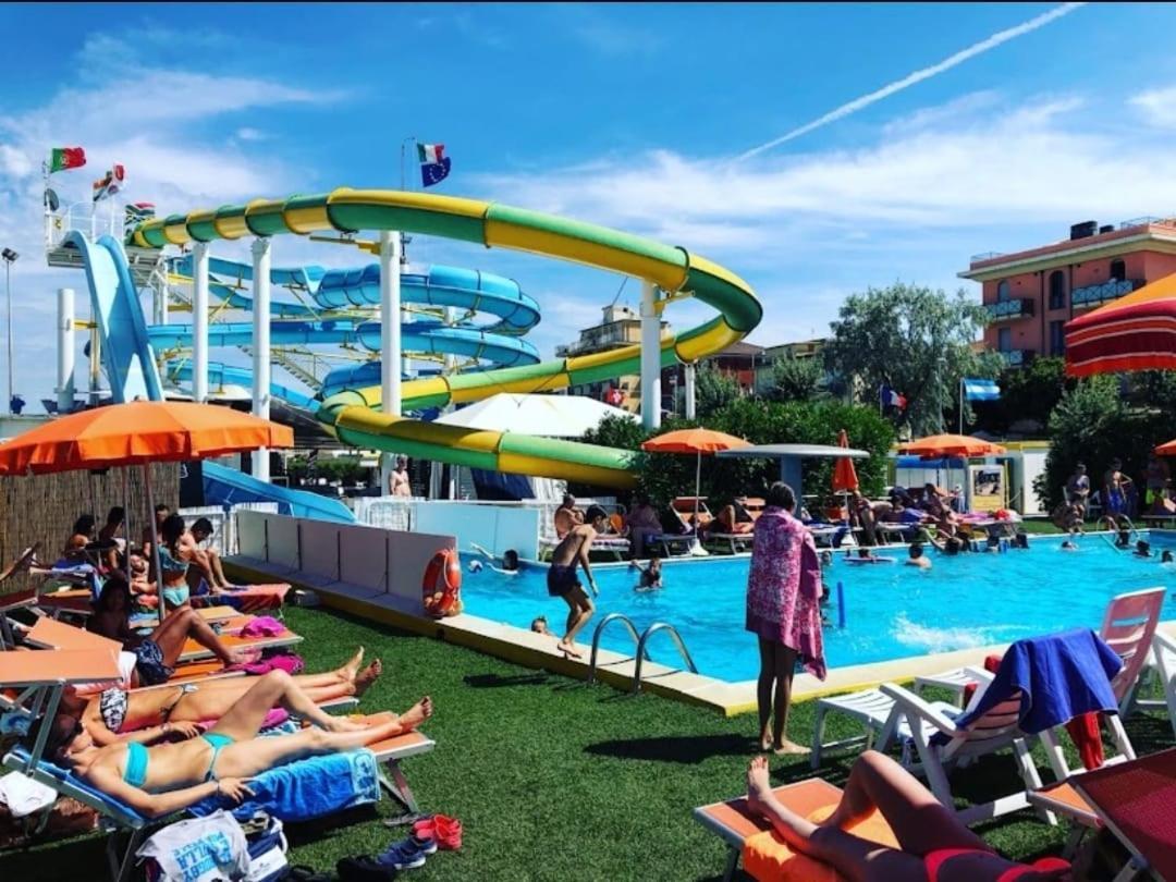 רימיני Hotel Sabbia D'Oro מראה חיצוני תמונה