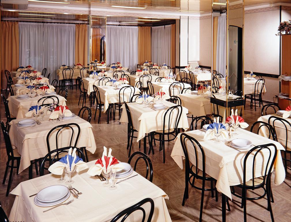 רימיני Hotel Sabbia D'Oro מראה חיצוני תמונה